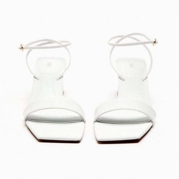NWT. Zara White Wide Heel Sandals - Picture 3 of 9